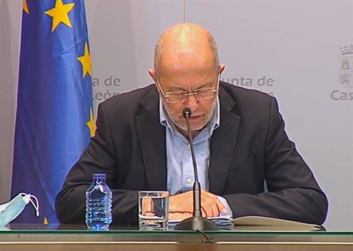Igea no ve "razonable" que Castells gestione el presupuesto y competencias de CyL, donde las tasas bajarán 0,40 euros
