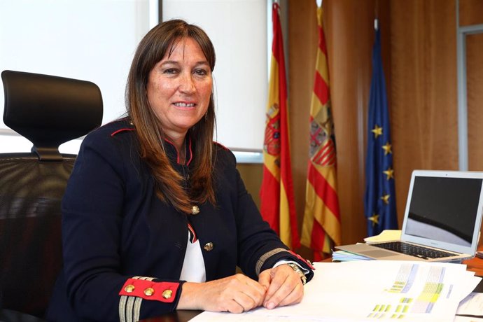 La consejera de Sanidad del Gobierno de Aragón, Sira Repollés, en su despacho.