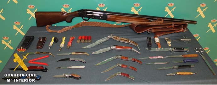 Escopeta y armas intervenidas al detenido en Las Merindades.