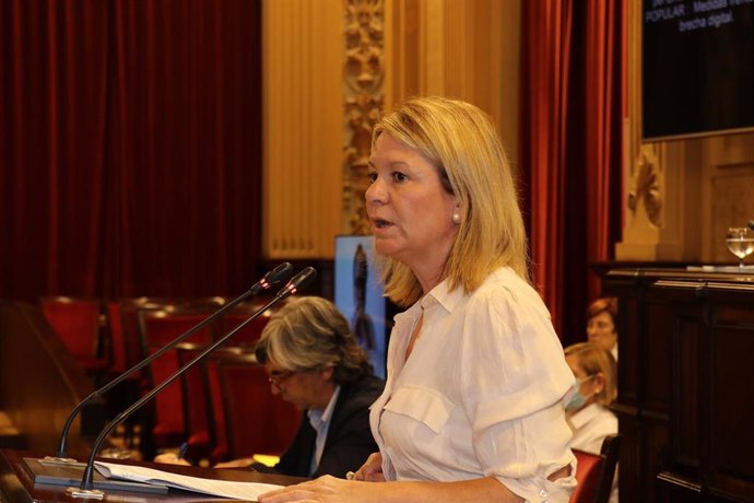 La diputada del PP Nuria Riera en una intervención en el Parlament