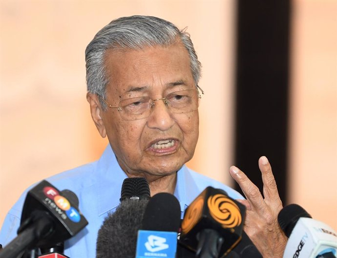 Malasia.- El ex primer ministro malasio Mahathir es expulsado de su propio parti