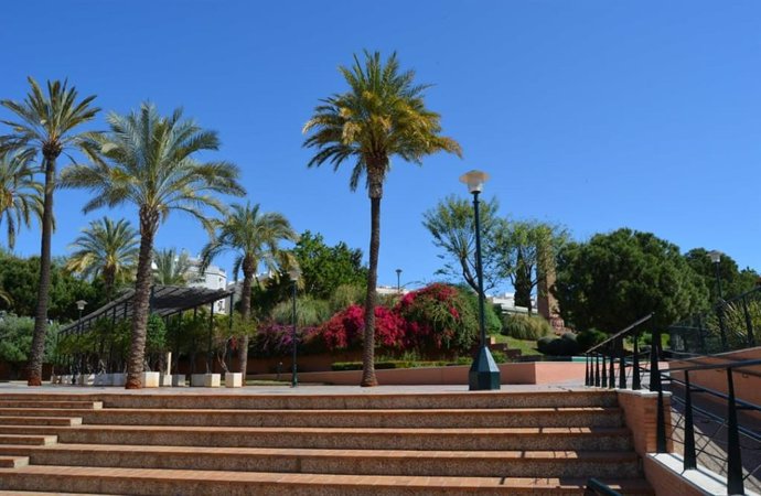 Una parte de las zonas verdes en el Parque Centro de Alcalá de Guadaíra (Sevilla)