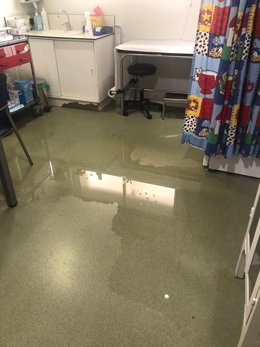 Área de pediatría de Pere Garau inundada por aguas fecales