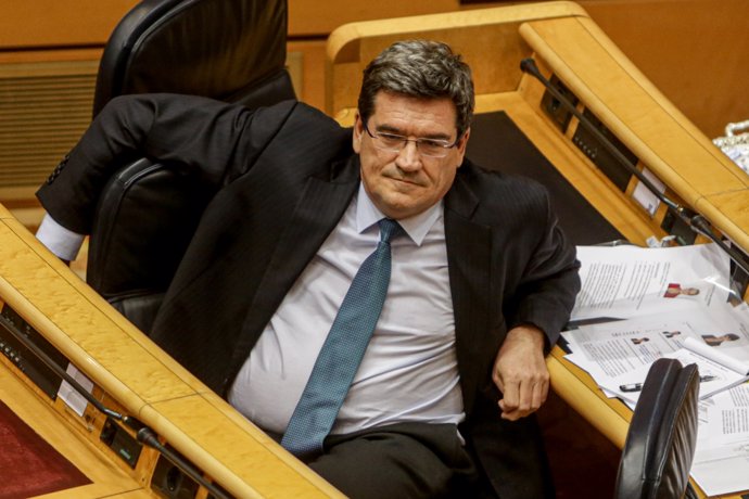 El Ministro de Inclusión, Seguridad Social y Migraciones, José Luis Escrivá, durante el pleno de control al Gobierno en el Senado. En Madrid (España) a 19 de mayo de 2020.