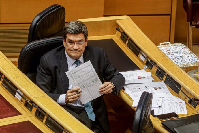 El Ministre d'Inclusió, Seguretat Social i Migracions, José Luis Escrivá, durant la seua intervenció en el ple de control