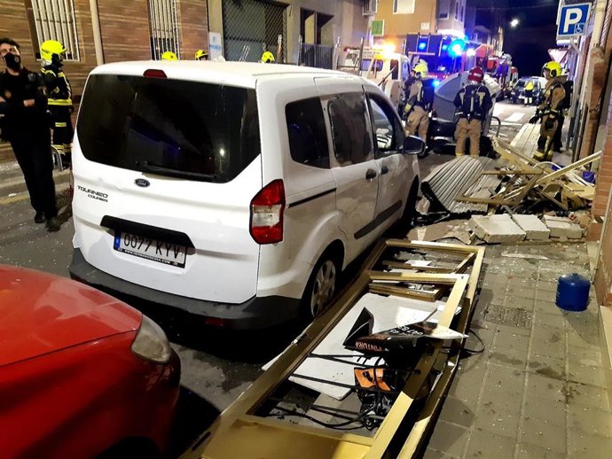 Efectos de la explosión en la calle capitán Hernández Mira.