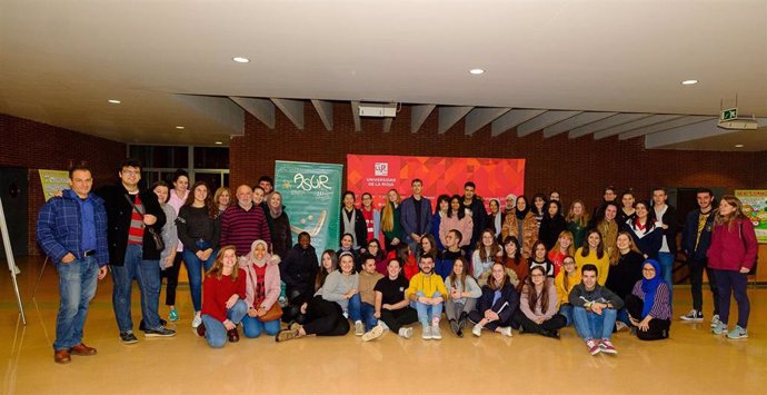 ASUR logra el Premio ABC Solidario 2020 Voluntariado Universitario por su labor de apoyo escolar a menores que moviliza a un centenar de estudiantes de la UR