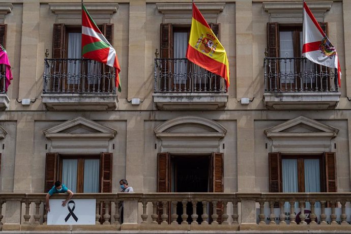 España comienza diez días de luto oficial por las víctimas del coronavirus