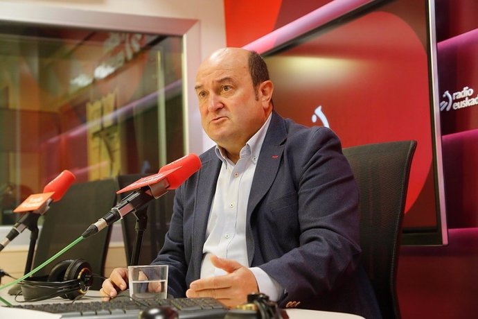 El presidente dle EBB del PNV, Andoni Ortuzar, en Radio Euskadi
