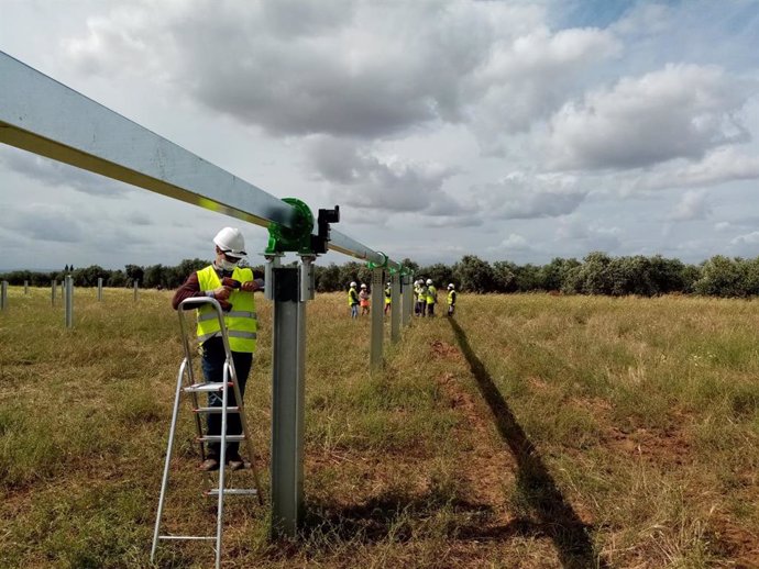 Las plantas fotovoltaicas en construcción de Endesa en Carmona generarán 300 empleos