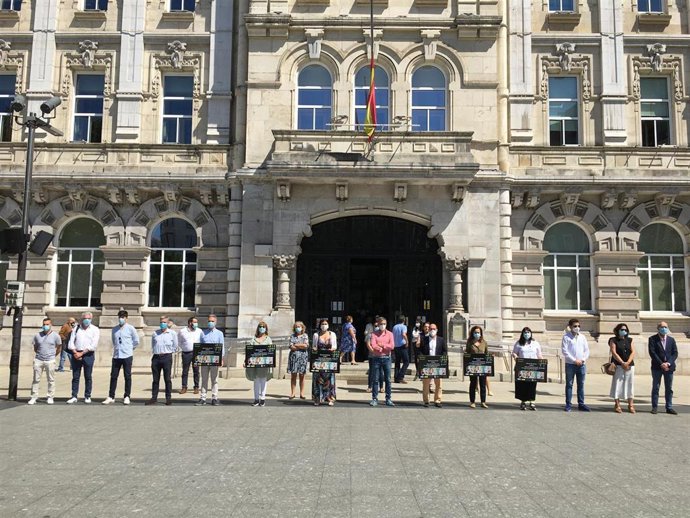 Minuto de silencio por mujer asesinada en Girona