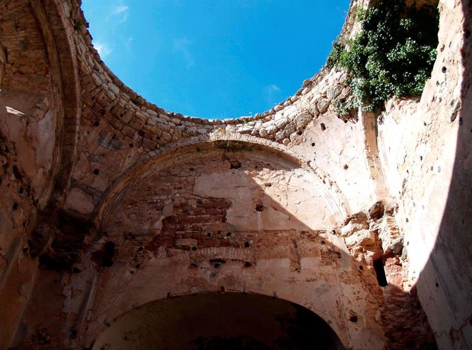 Estat actual del sagrari i l'absis de la Cartoixa d'Escaladei, amb la cúpula esfondrada