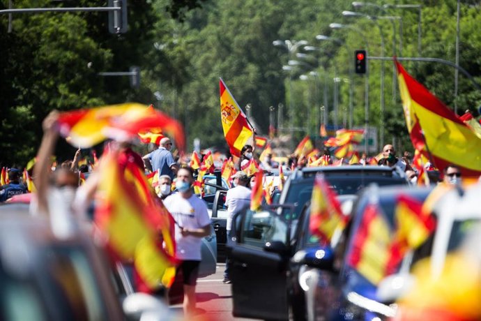 Imagen en Madrid de la manifestación convocada por Vox en toda España para pedir la dimisión del Gobierno de Pedro Sánchez por su gestión durante la pandemia del Covid-19.