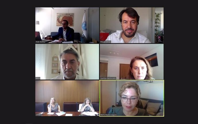Imagen de la reunión mantenida hoy por el consejero Miguel Motas con representantes de la Federación Española de Dislexia (Fedis).