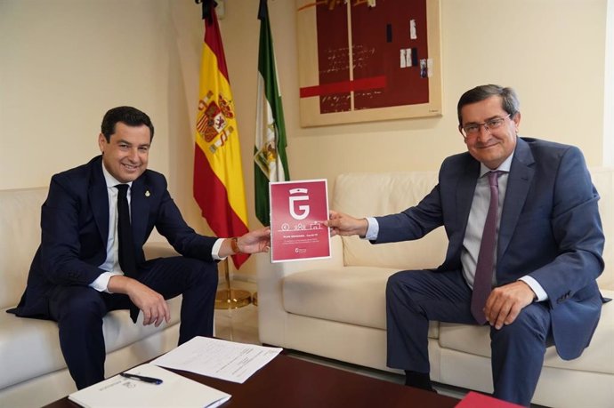 Reunión entre los presidentes de la Junta de Andalucía y la Diputación de Granada, Juanma Moreno y José Entrena