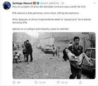 Abascal usa una foto del atentado de ETA contra el cuartel de Vic para decir que Iglesias es "un peligro para España"