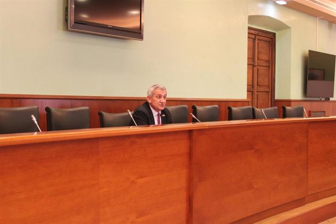 El rector de la Universidad de Oviedo, Santiago García Granda