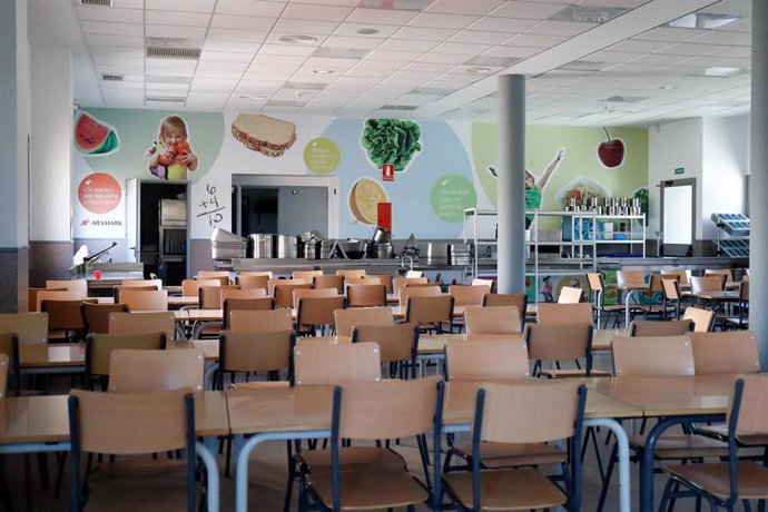 Comedor del Colegio Nobelis de Valdemoro, que debido a la pandemia del coronavirus tendrá que acondicionar sus aulas con medidas de distanciamiento e higiene para el nuevo curso escolar 