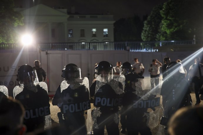 Protesta frente a la Casa Blanca por la muerte de George Floyd