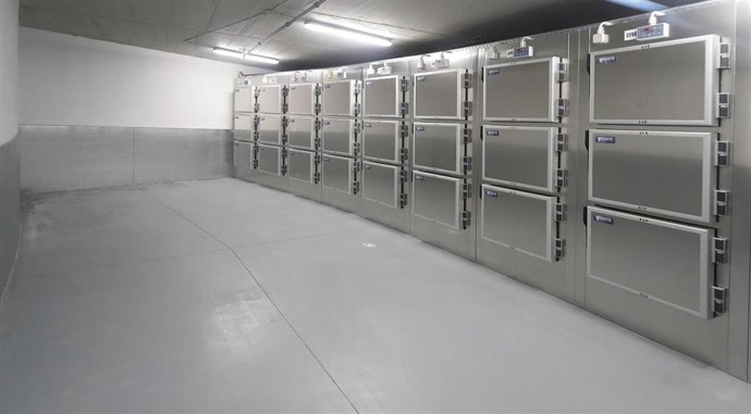 Cámaras funerarias en el edificio conocido como El Dónut, puesto a disposición de las autoridades sanitarias por la Comunidad de Madrid como nueva morgue provisional en las instalaciones de la Ciudad de la Justicia para acoger fallecidos por Covid-19.