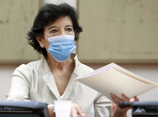 La ministra de Educación, Isabel Celaá, comparece ante la comisión del ramo en el Congreso de los Diputados, en Madrid (España), a 21 de mayo de 2020.