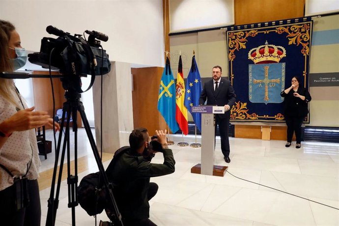Rueda de prensa del presidente asturiano, Adrián Barbón.