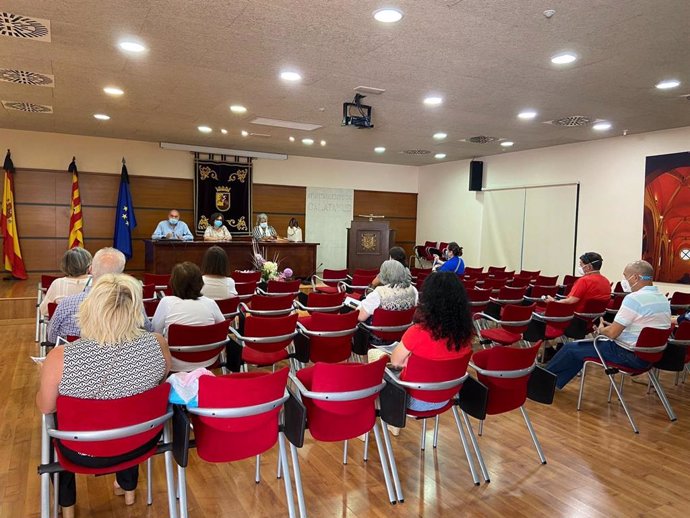 Reunión del Ayuntamiento de Calatayud con familiares de residentes