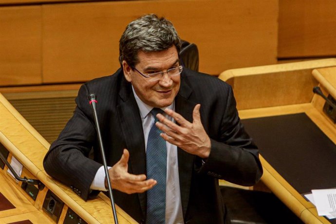 El Ministro de Inclusión, Seguridad Social y Migraciones, José Luis Escrivá, durante el pleno de control al Gobierno centrado de nuevo en las consecuencias de la pandemia por el coronavirus