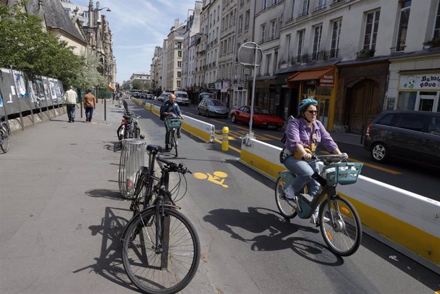 Ciclistas en París