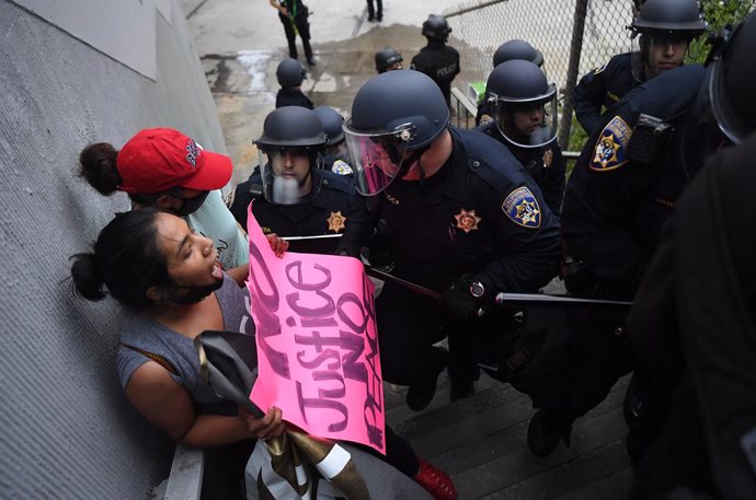 EEUU.- Los Ángeles, Atlanta y Filadelfia decretan toque de queda por las protest