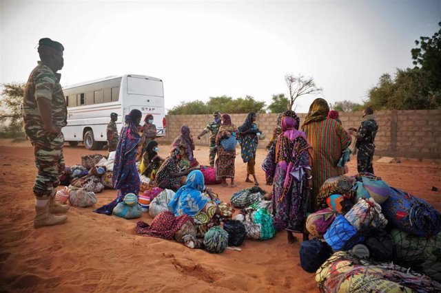 Migrantes nigerinos atrapados en Burkina Faso reciben ayuda para regresar a su país