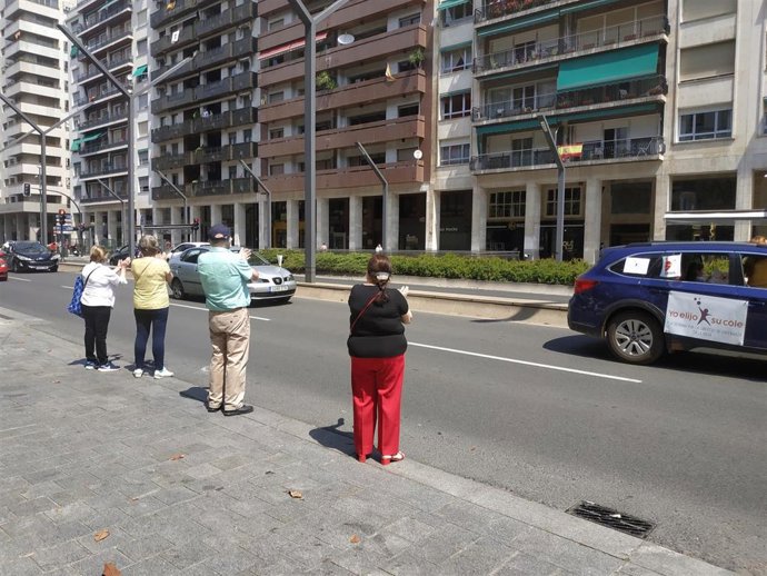 Manifestación de la Plataforma por la Libertad de Enseñanza de La Rioja en el centro de Logroño