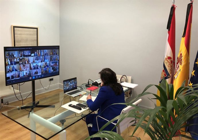 La presidenta del Gobierno de La Rioja, Concha Andreu, en la videoconferencia semanal con Pedro Sánchez y el resto de presidentes de comunidades y ciudades autónomas