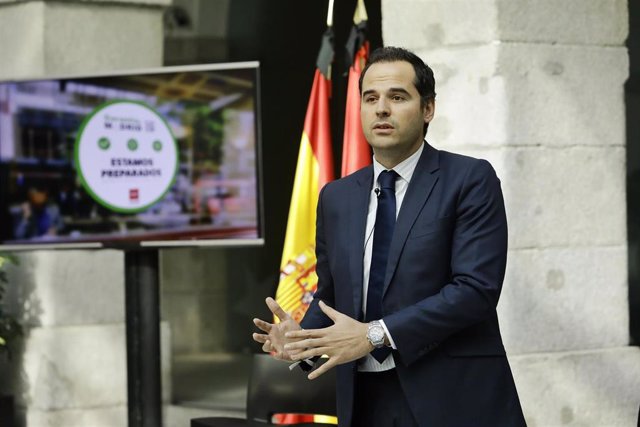 El portavoz del Gobierno regional, Ignacio Aguado, presenta "Garantía.Madrid", el sello que ha creado la Comunidad de Madrid para certificar y fomentar las buenas prácticas de las empresas de la región. En Madrid (España), a 29 de mayo de 2020.