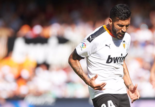 Fútbol.- El Valencia lamenta la polémica con Garay y explica su ERTE al ser el ú
