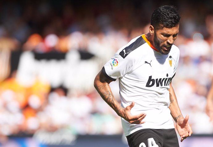 Fútbol.- El Valencia lamenta la polémica con Garay y explica su ERTE al ser el ú