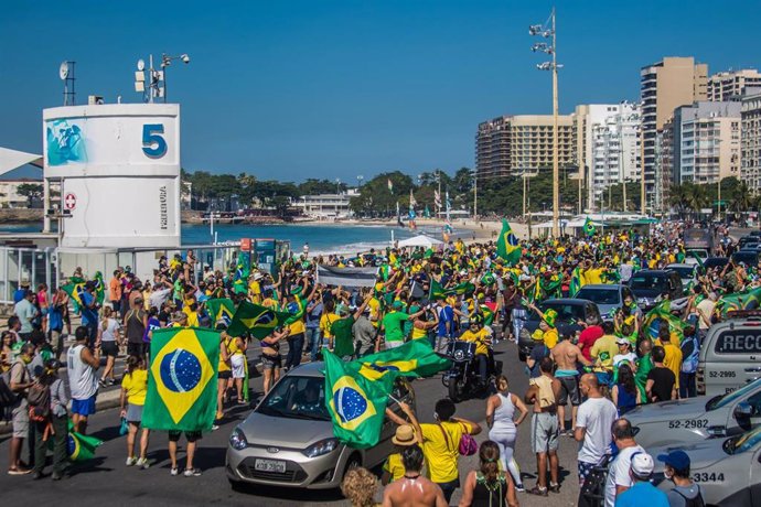 Acólitos del presidente de Brasil, Jair Bolsonaro, durante una marcha contra el Tribunal Supremo Federal