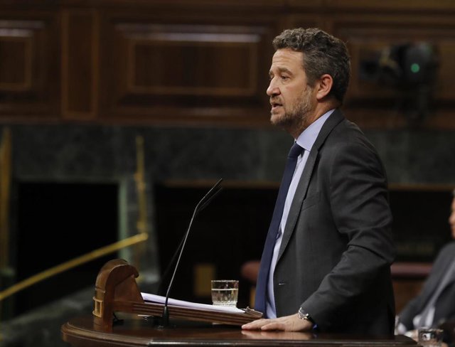 El diputado del PP, Jaime Eduardo de Olano, interviene durante la primera sesión de control al Ejecutivo celebrada en el Congreso desde que se declaró el estado de alarma el pasado 14 de marzo, un pleno reclamado desde hace semanas por la oposición y que 