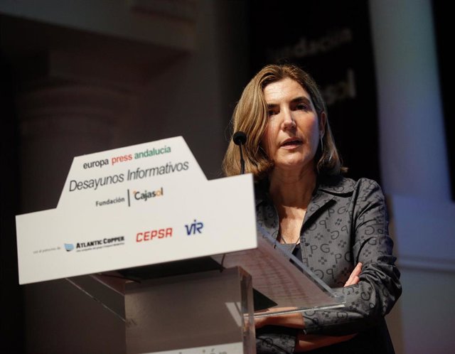 La consejera de Empleo, Formación y Trabajo Autónomo de la Junta de Andalucía, Rocío Blanco, durante su intervención en los desayunos informativos de Europa Press Andalucía.
