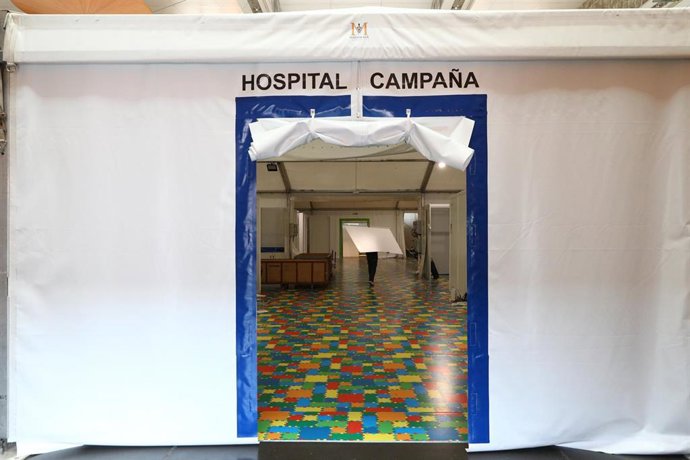Desmontaje del hospital de campaña que se instaló en el Auditorio de Zaragoza.