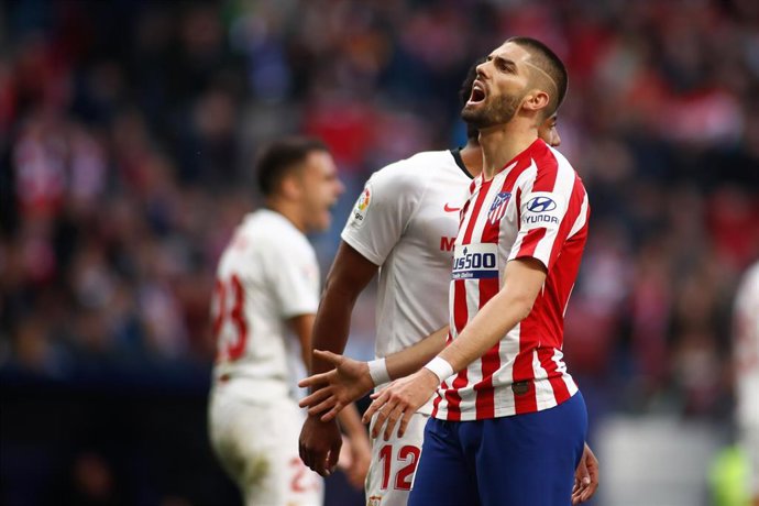 El jugador del Atlético de Madrid Yannick Carrasco en un partido contra el Sevilla en el  Wanda Metropolitano
