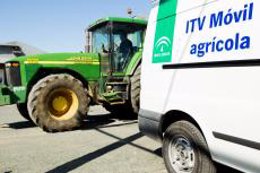 Imagen de archivo de una unidad móvil para hacer la ITV agrícola. 