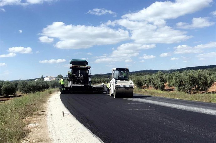 Asfaltado del camino que conecta Arriate con la futura variante