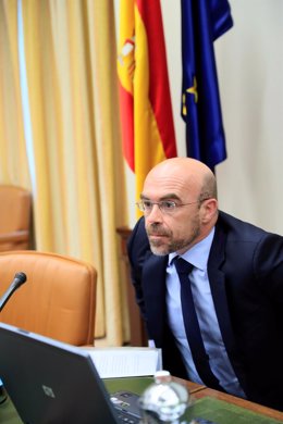 El portavoz de Vox, eurodiputado y abogado del Estado, Jorge Buxadé, comparece en la reunión de grupo de trabajo sobre la Unión Europea de la comisión para la Reconstrucción Social y Económica, este lunes en el Congreso de los Diputados.