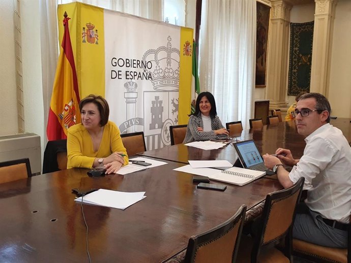 La delegada del Gobierno en Andalucía, Sandra García, preside la Mesa del Aeropuerto de Granada y Jaén