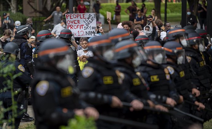 EEUU.- Manifestantes salen a las calles de ciudades de todo EEUU por séptima noc