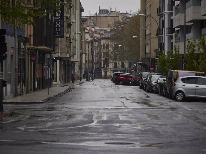 Calle Amaya, vacía durante el Martes Santo y la cuarta semana del estado de alarma decretado por el Gobierno por la crisis del coronavirus, en Pamplona/Navarra (España) a 7 de abril de 2020.