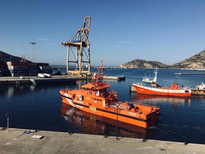 Salvamento Marítimo, Cruz Roja y Guardia Civil participan en la búsqueda del buc