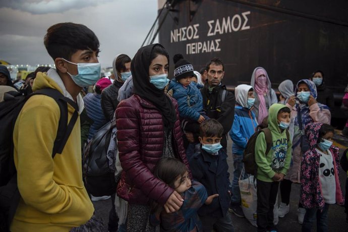 Migrantes y refugiados en el puerto del Pireo