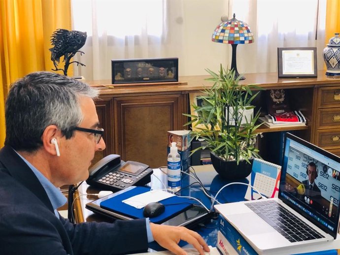 El presidente de la Diputación durante su participación en un foro